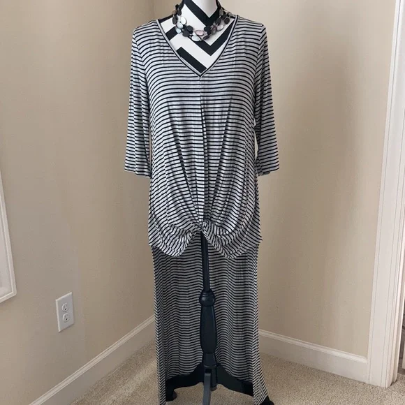 Striped Hi Lo Tunic Top - Picture 2 of 5